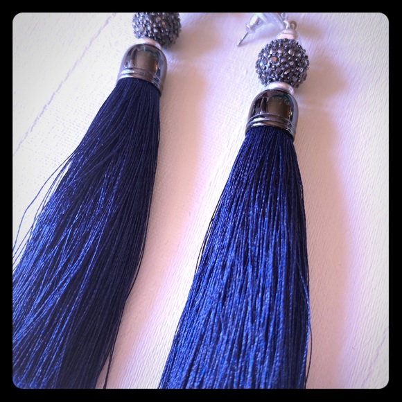Navy blue Stella & Dot Fringe Earrings. - Picture 1 of 2